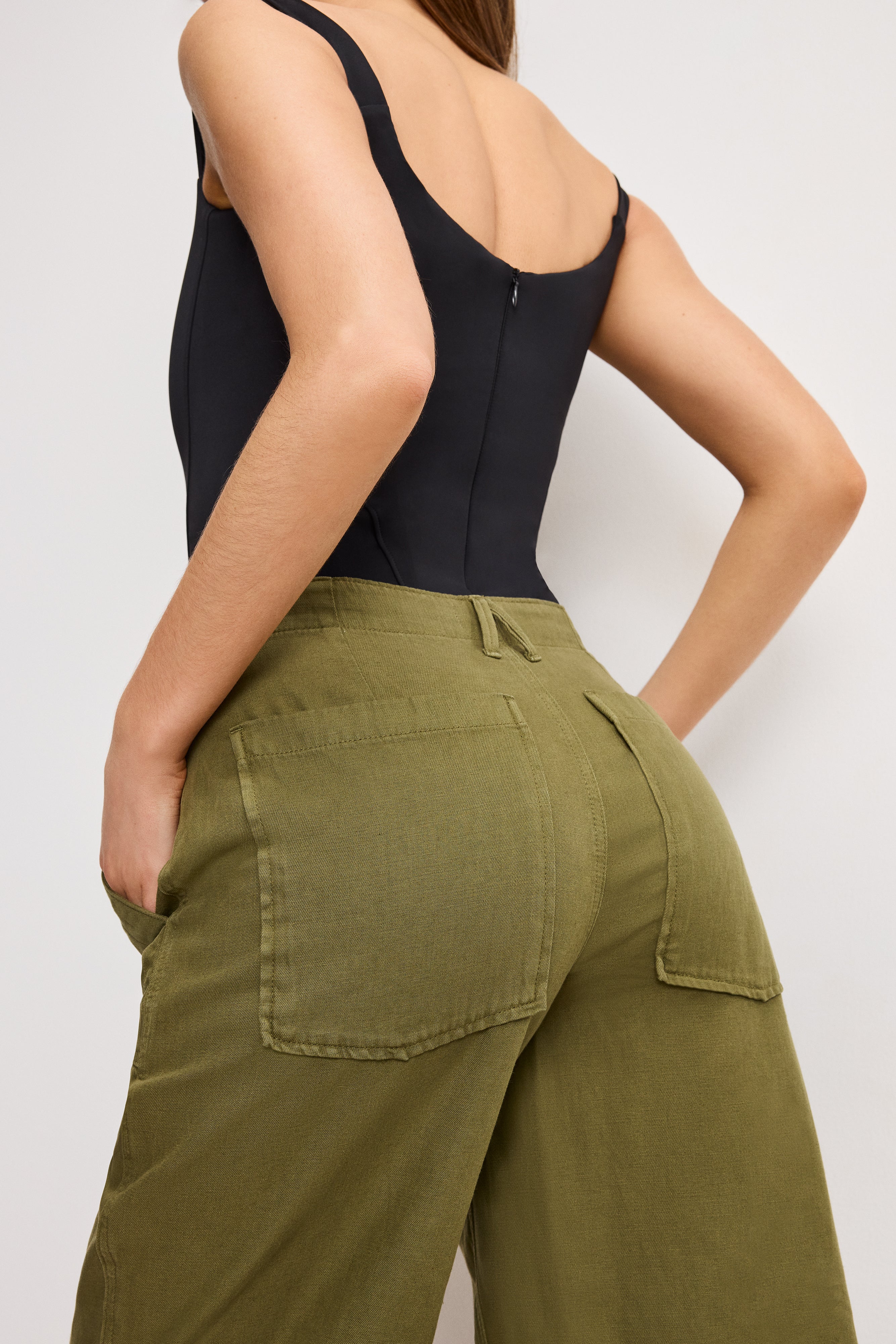 LITE LINEN BERMUDA SHORT | MARTINI OLIVE002 - Image 4