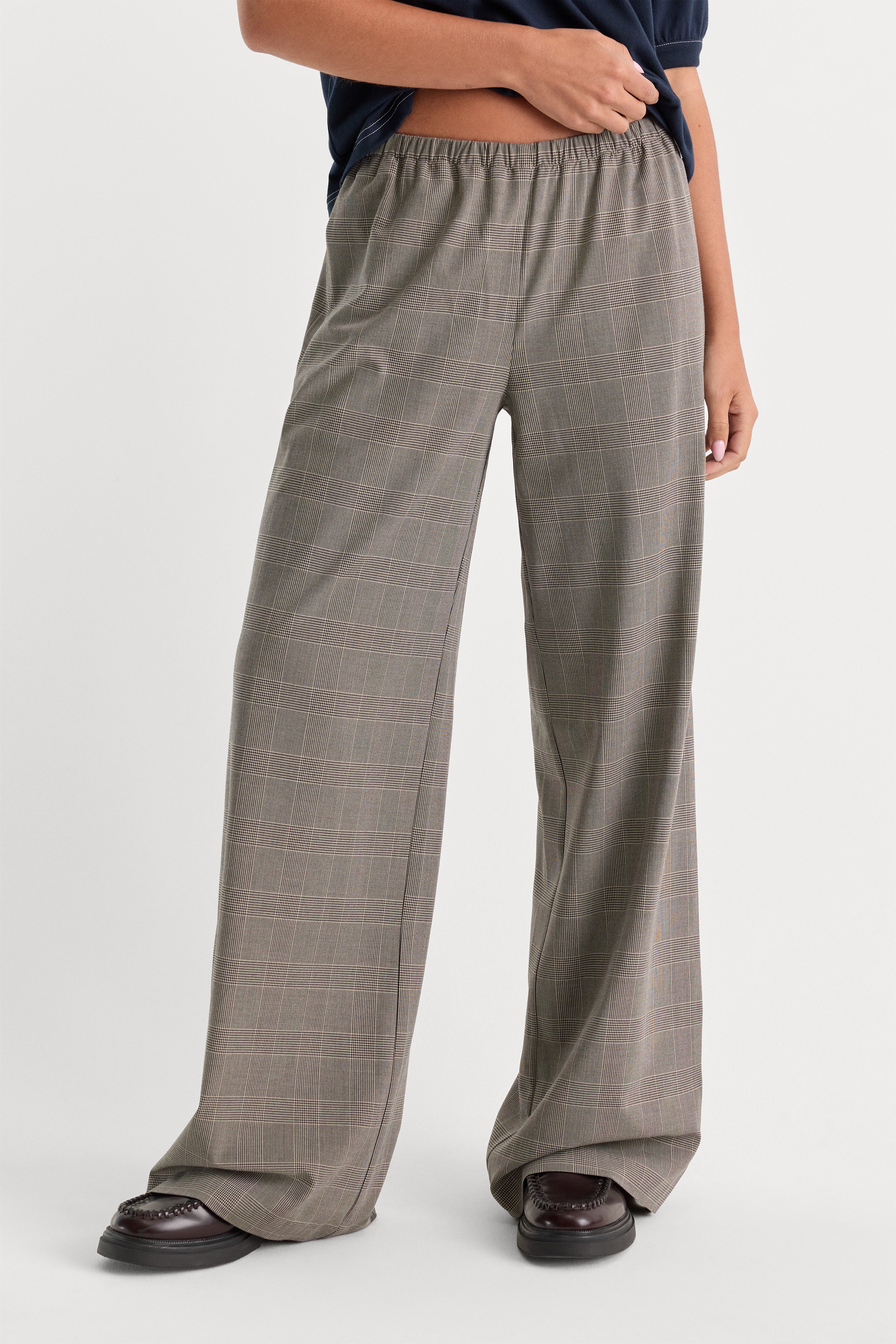 THE PULL ON TROUSER | MINI PLAID - Image 2