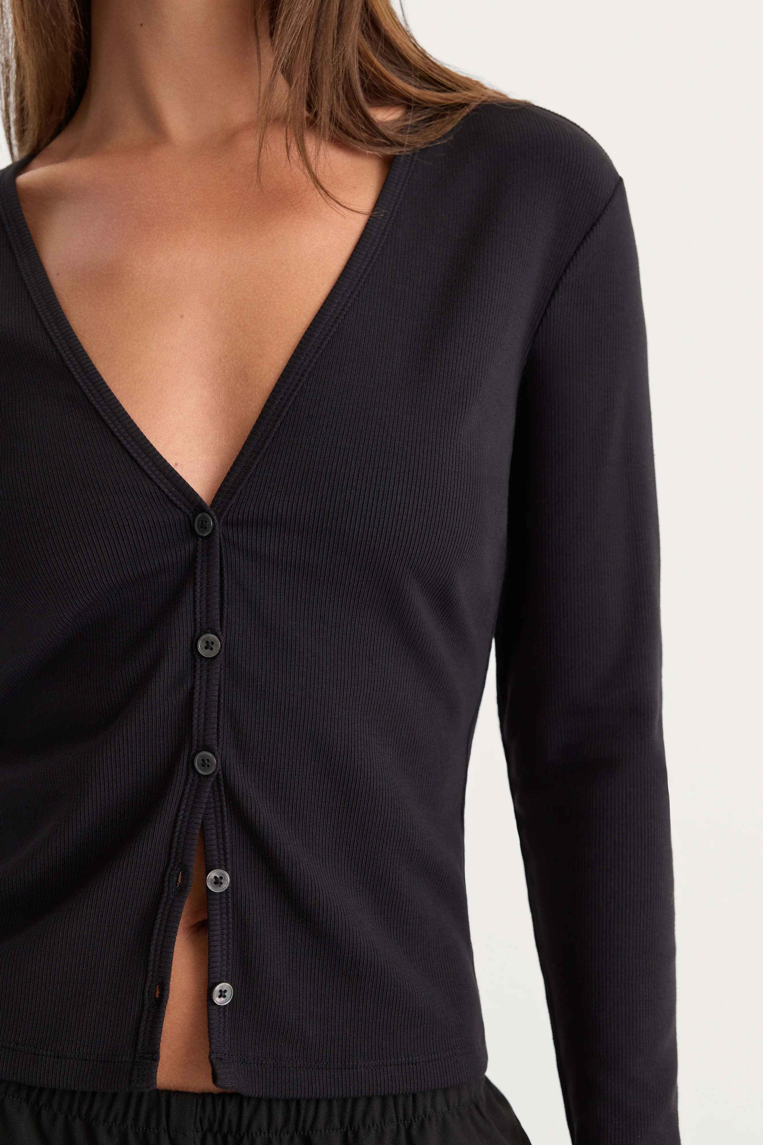 THE RIB V NECK CARDIGAN | BLACK - Image 4