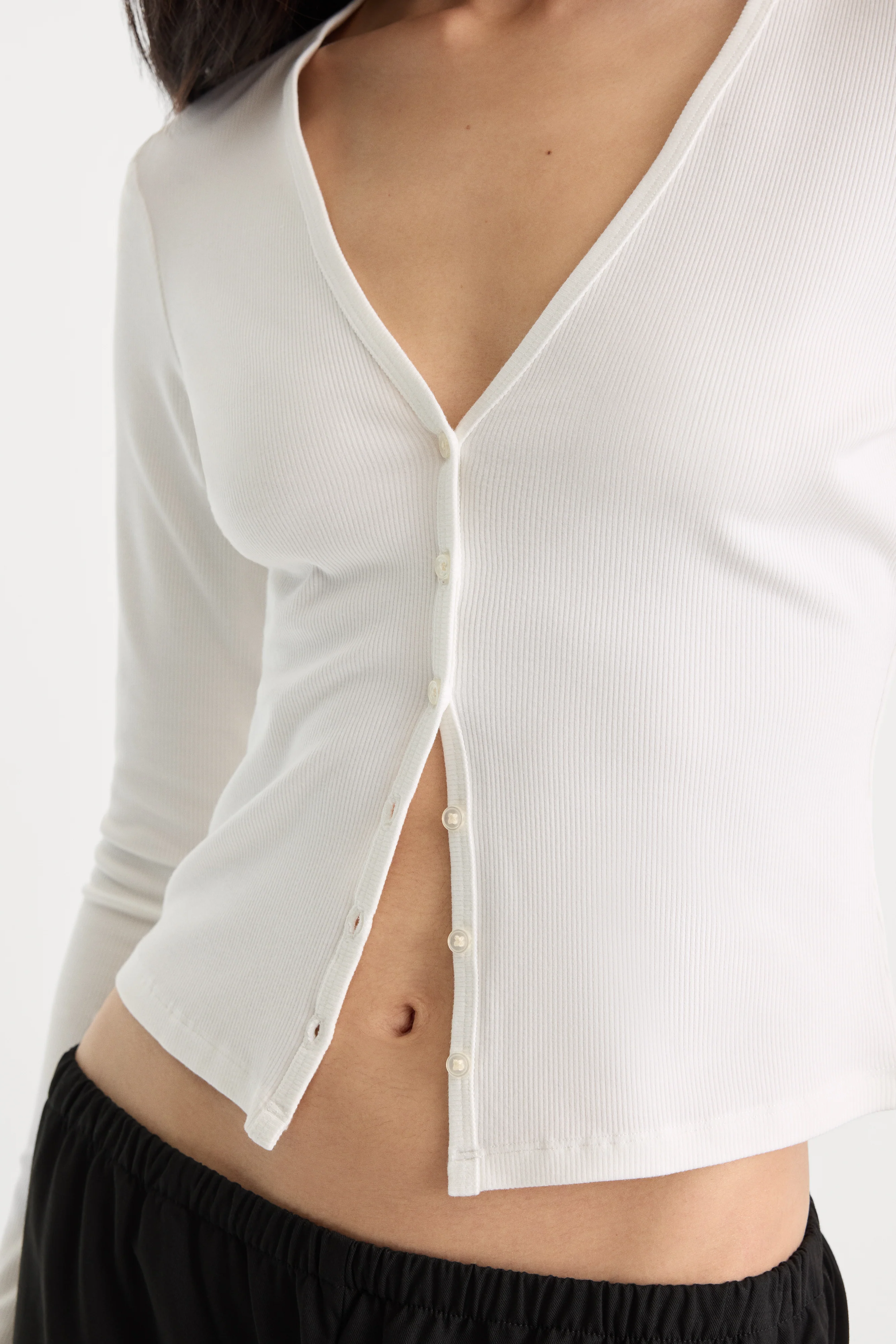 THE RIB V NECK CARDIGAN | CHALK - Image 4